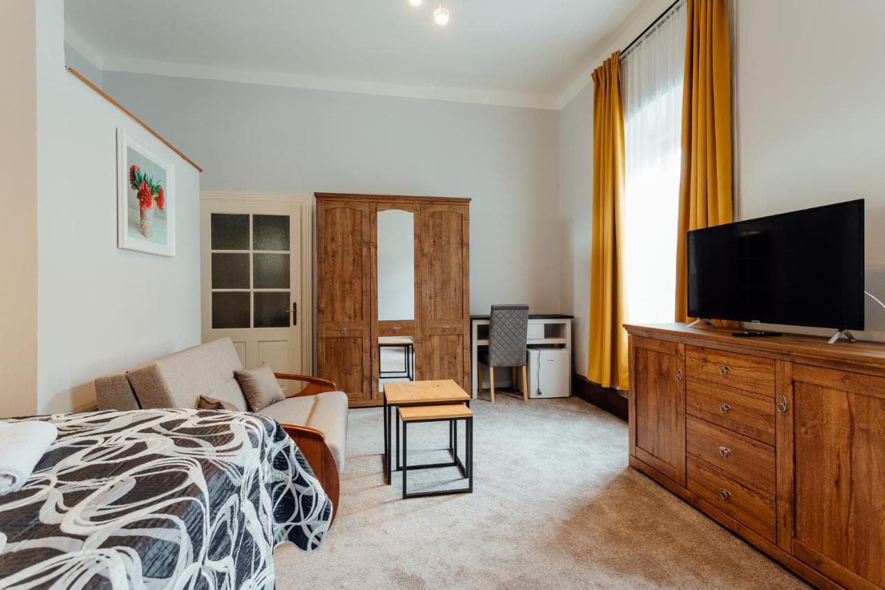 Botanicky Dvor Aparthotel Banska Stiavnica Ngoại thất bức ảnh