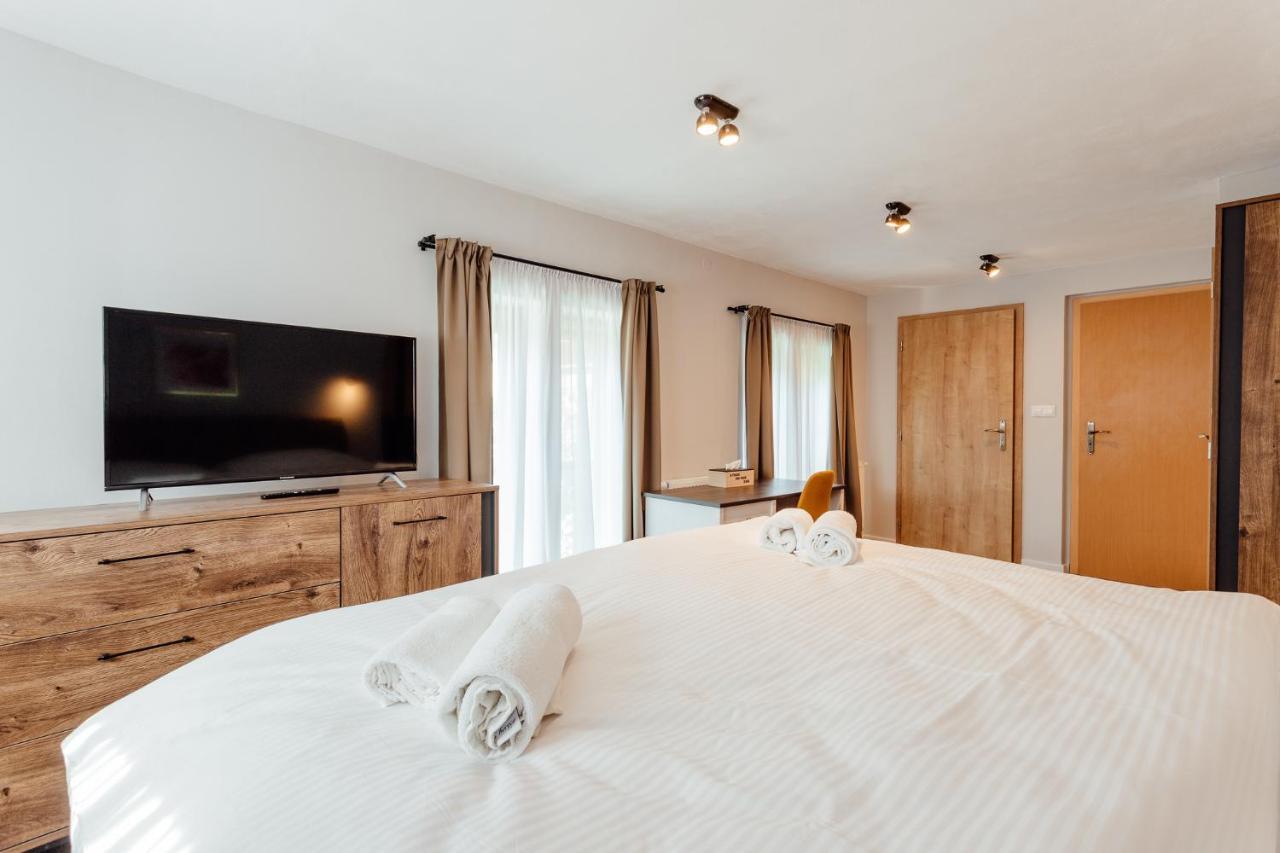 Botanicky Dvor Aparthotel Banska Stiavnica Ngoại thất bức ảnh